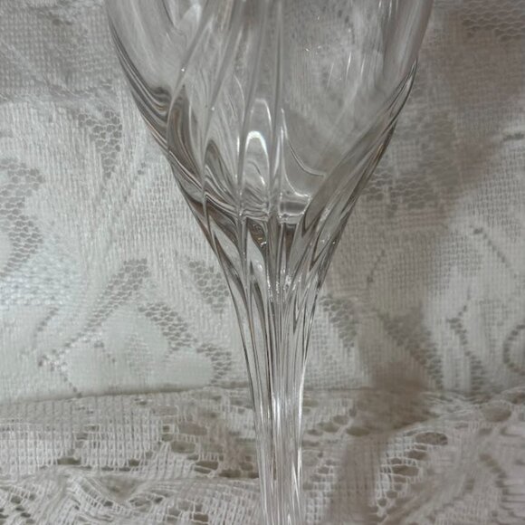 LENOX Debut Platinum Wine Glass - Set of 2, Platinum Trim, Swirl Design On Bowl - Picture 2 of 5